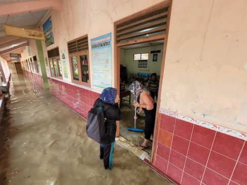 Banjir Pati Ganggu Sekolah, Anak-Anak Terpaksa Libur