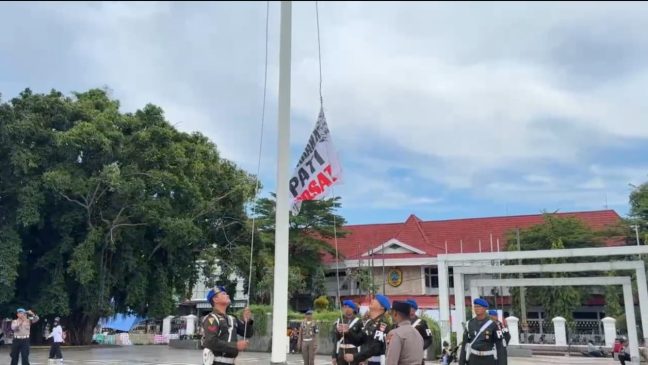 TNI-Polri Tegas Tertibkan Bendera AMPB di Alun-Alun Pati