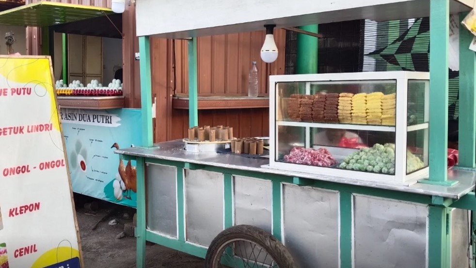 Getuk Tradisional Rizal dan Fatoni Bertahan di Era Modern