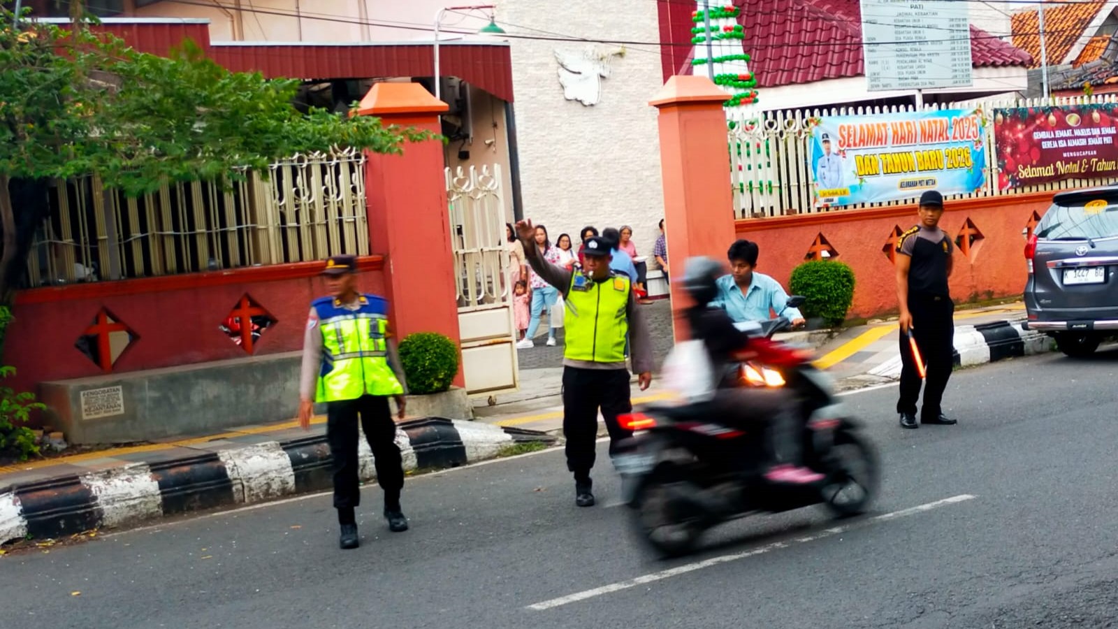Beri Rasa Nyaman Jemaat, Polisi Amankan Gereja-Gereja