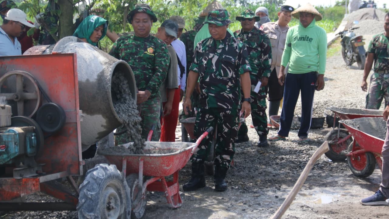 Mayor Kuswaranto Turun Langsung, TMMD Pati Percepat Pengecoran Jalan Desa Godo