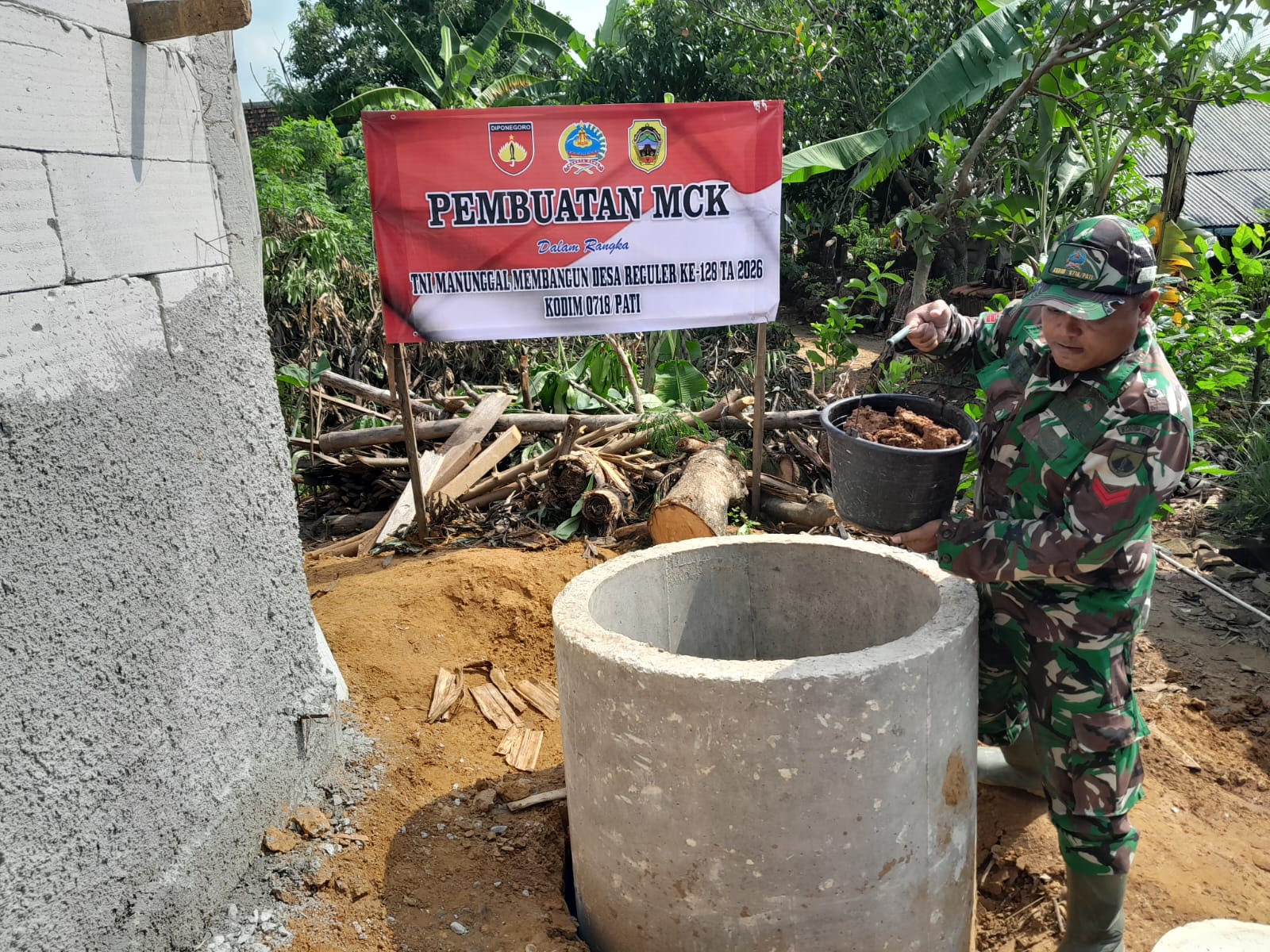 TMMD Pati Bangun MCK Tingkatkan Kesehatan Warga
