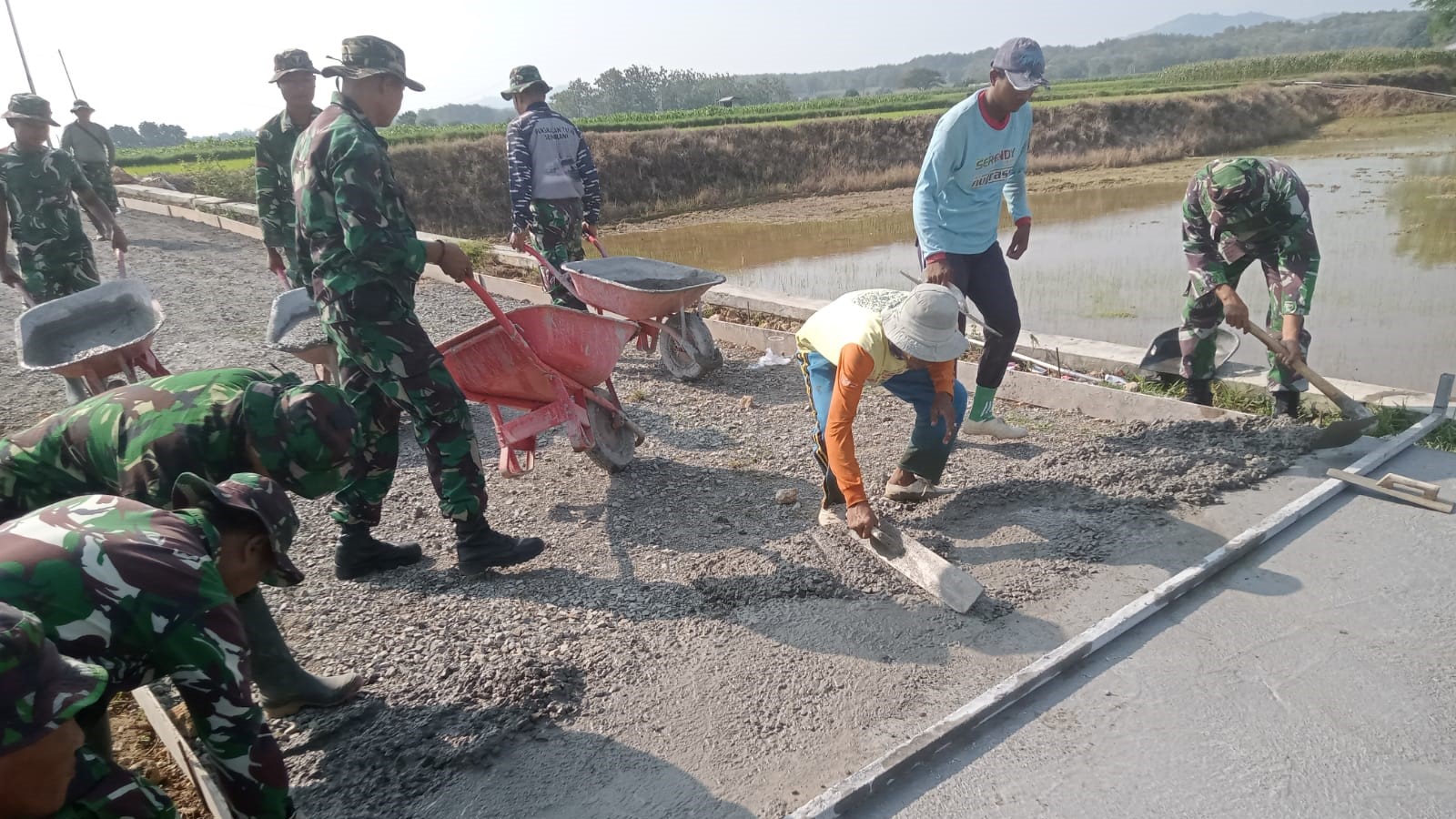 TMMD Pati Percepat Betonisasi Jalan Penghubung Desa