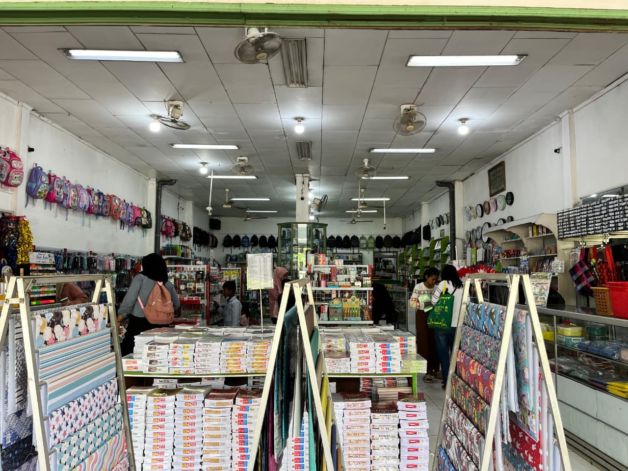 Harga Buku dan Bulpoin Naik Jelang Ajaran Sekolah Baru