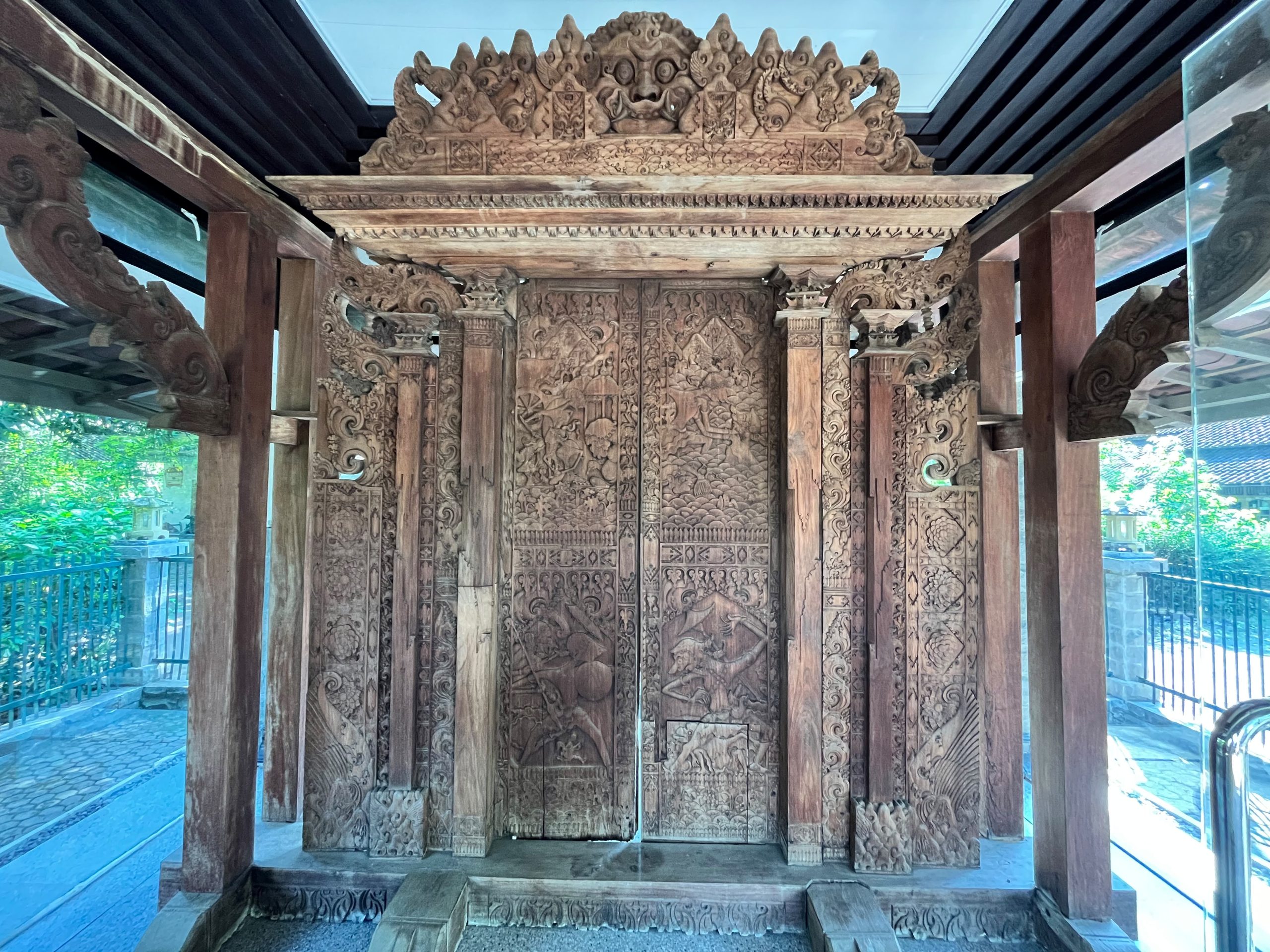 Jejak Sejarah Pintu Bajang Ratu Warisan Peradaban Majapahit