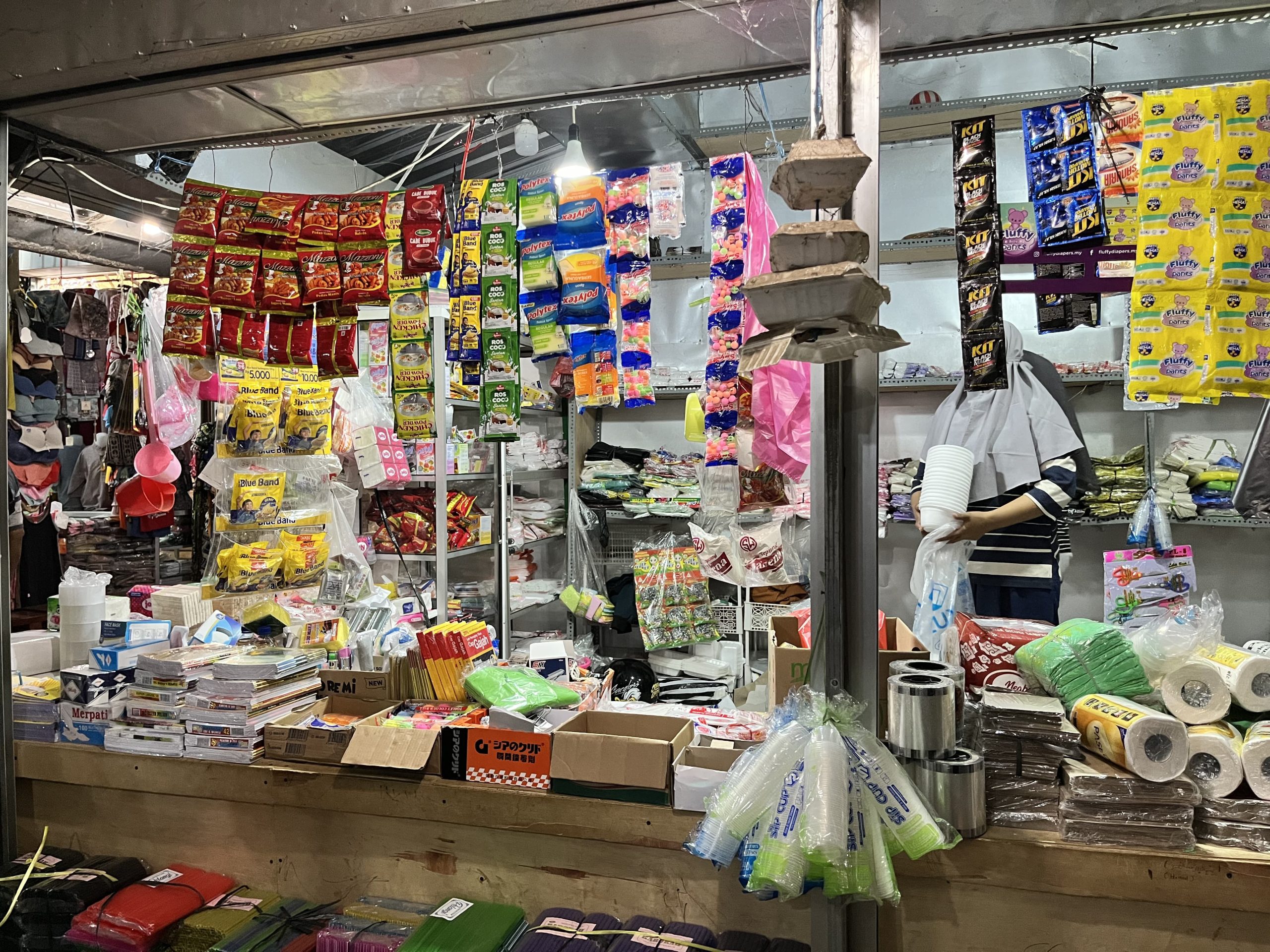 Harga Plastik Pasar Puri Baru Mulai Menurun