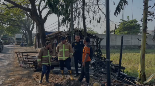 Kebakaran Warung Es Degan Diduga Dipicu Putung Rokok