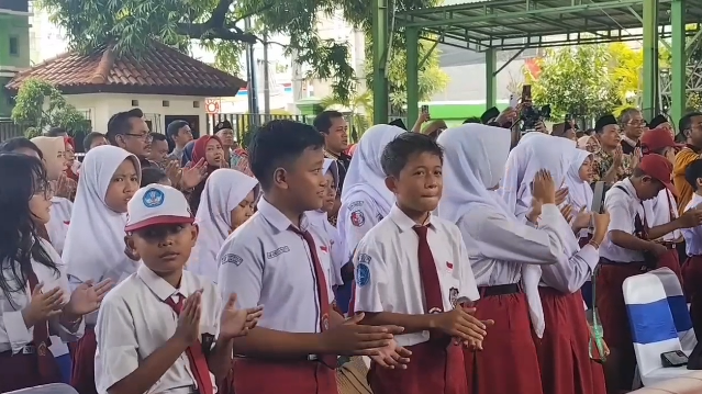 DPRD Terima Aduan Seragam Sekolah Dikondisikan