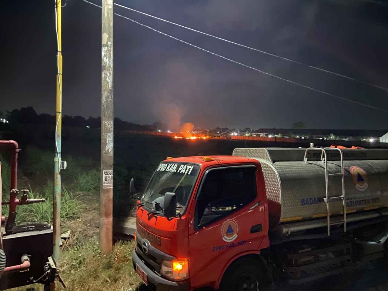 Petani Tebu Terbakar Saat Padamkan Api
